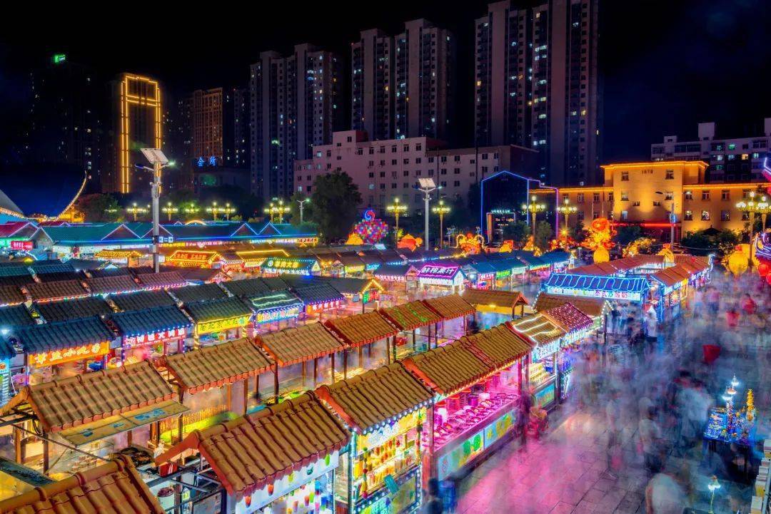 还有像西塔街,赛特奥莱这样风格迥异不同民族,国度的灿烂建筑在沈阳这