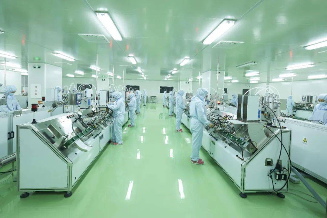 平方米的极具面膜特色的面膜文化馆以及10万级无尘净化封闭式生产车间