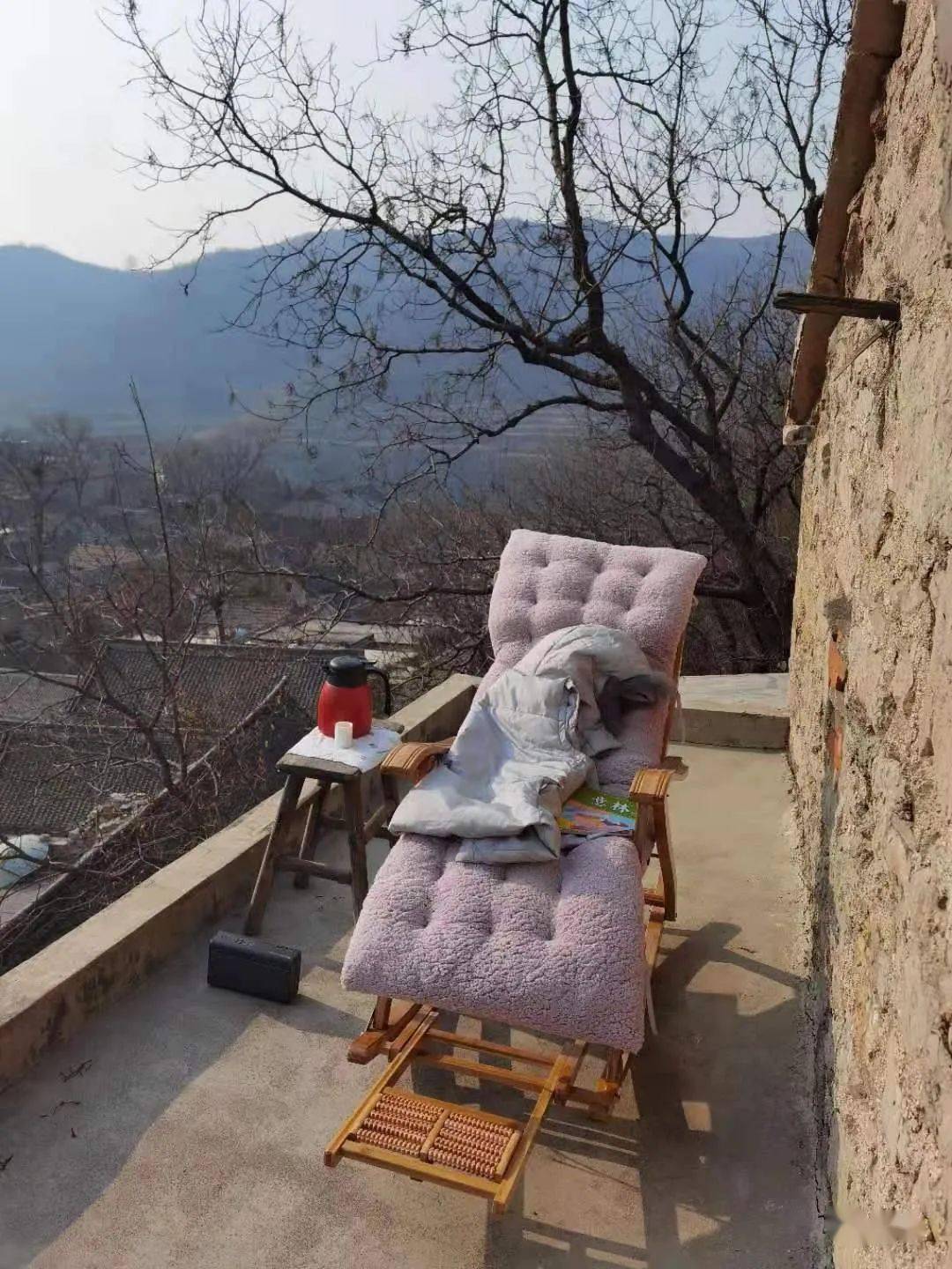 婴心工作间小日子悠哉悠哉的│把躺椅放到房顶上