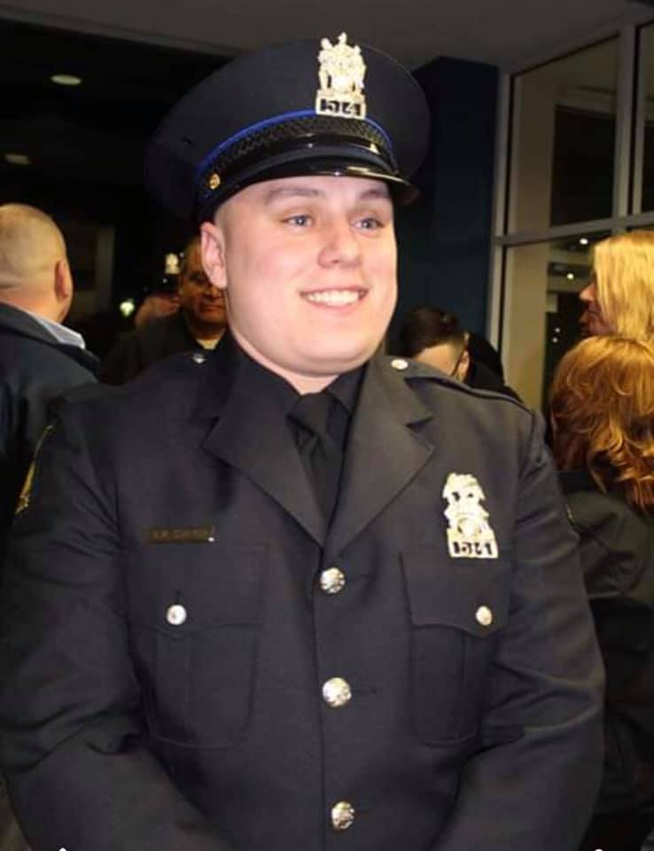 美国俄亥俄州发生蓄意纵火事件!枪战中一警察被击中头部死亡