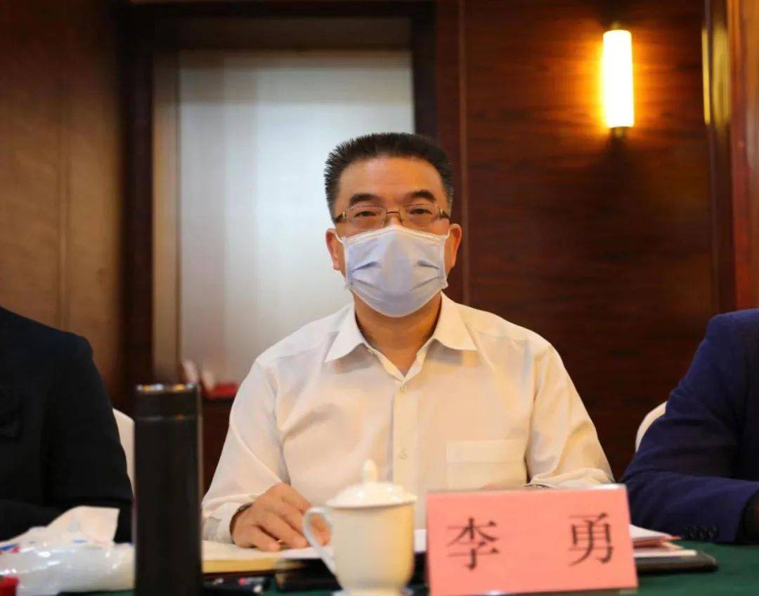 君山区代表团热议市政府工作报告