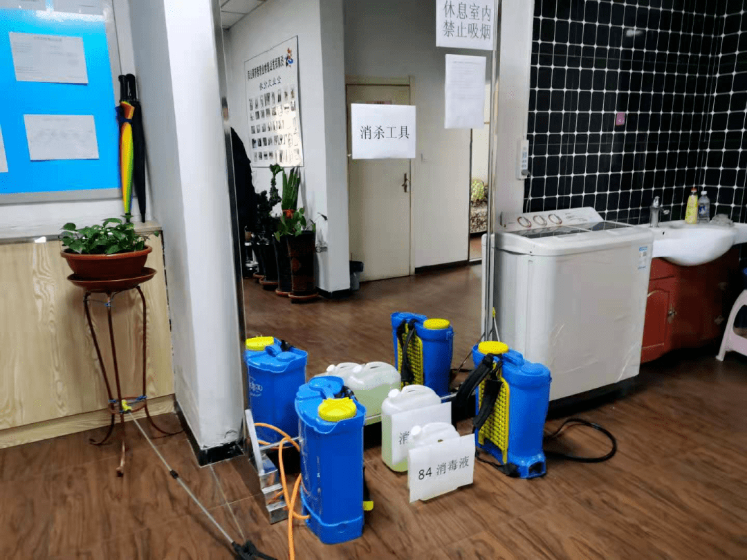 战疫堡垒丨做好疫情防控 小区物业在行动_检查