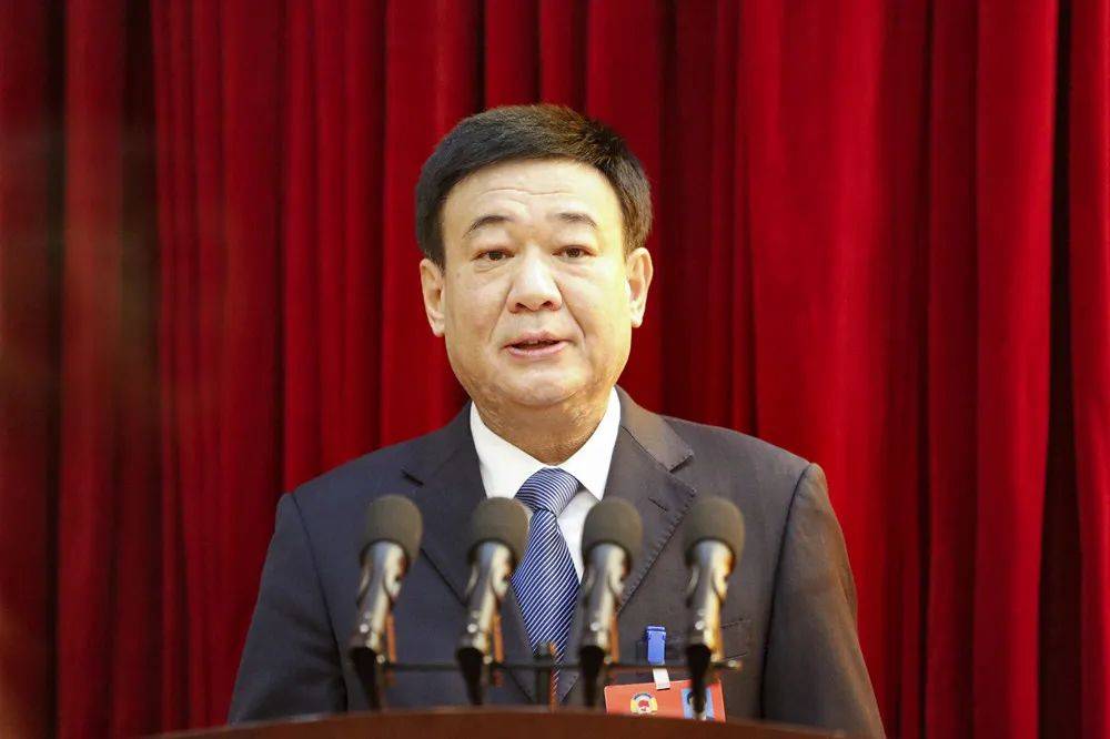 上午9时,李树岩宣布大会开幕,全体起立,奏唱中华人民共和国国歌.