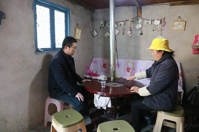 李大强以扶贫真心换群众真情