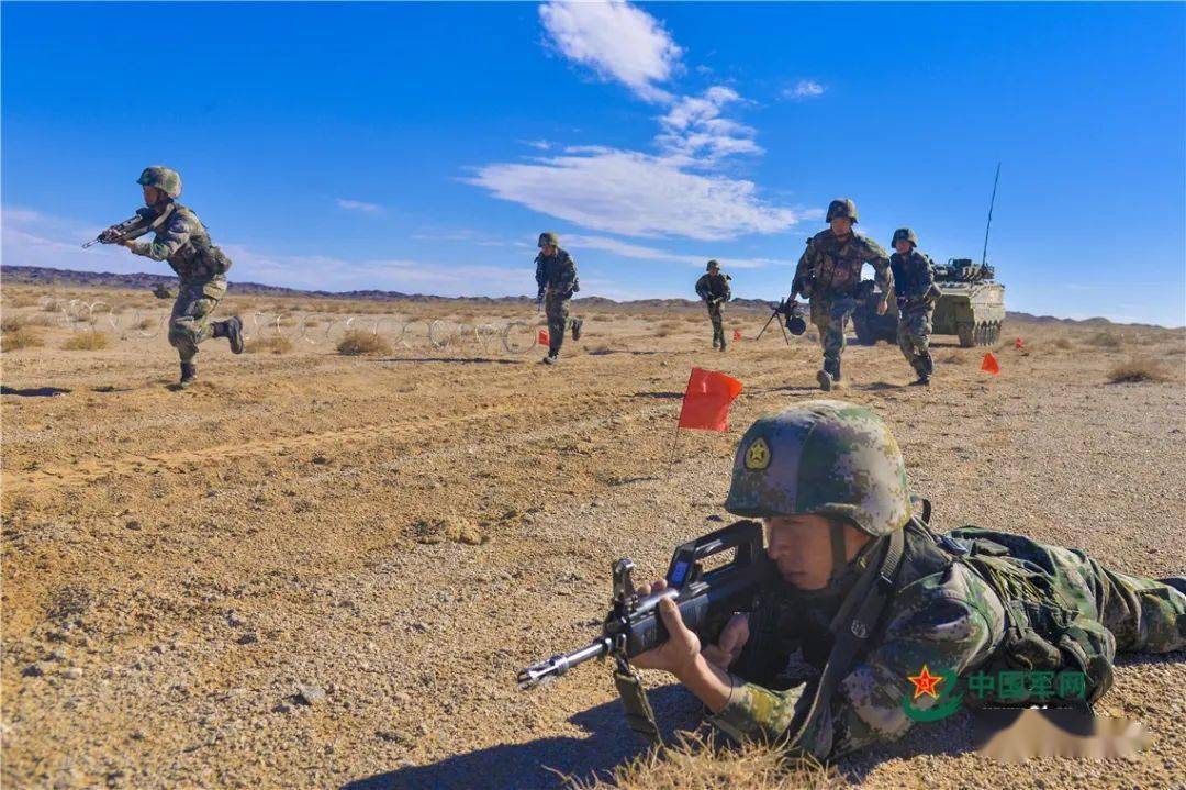 携笔从戎正青春保卫国家我光荣