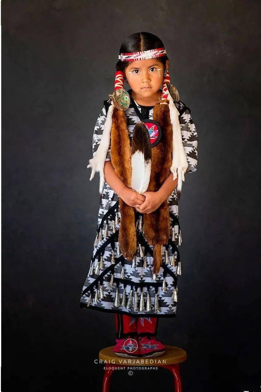 摄影师镜头下绚丽多彩的印第安传统服饰