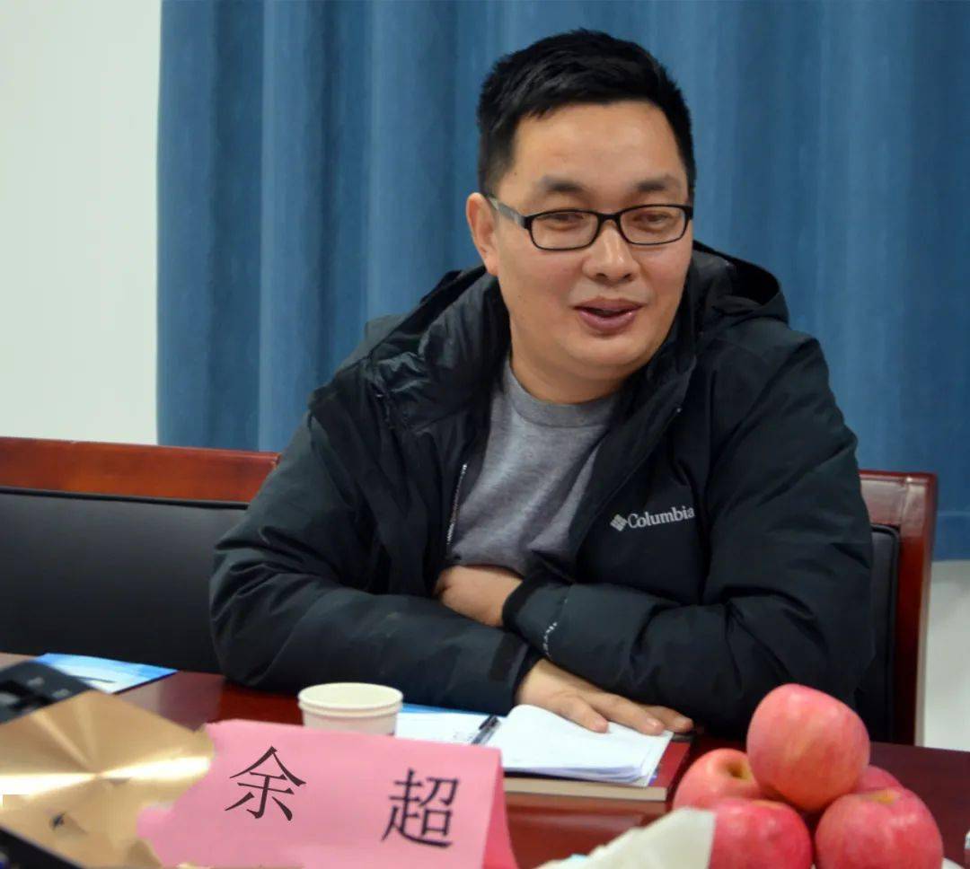 河南师范大学旅游学院办公室主任洪旭朱江波副县长认真听取了专家组