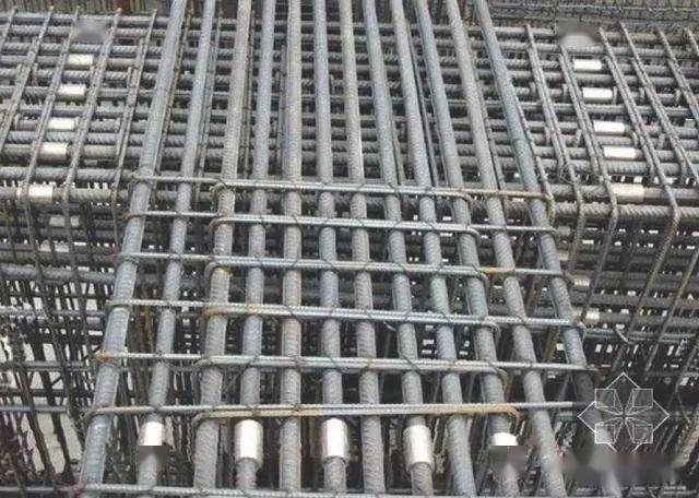 主次梁绑扎效果图