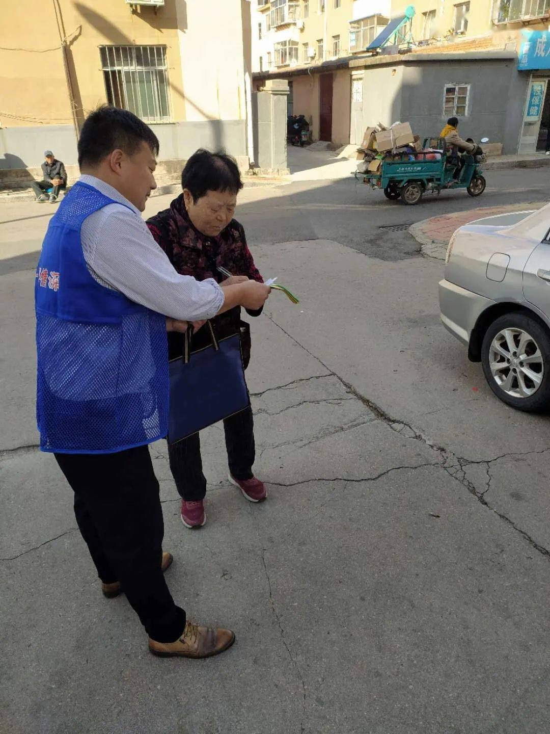 网格员风采网格那抹蓝服务足迹坚