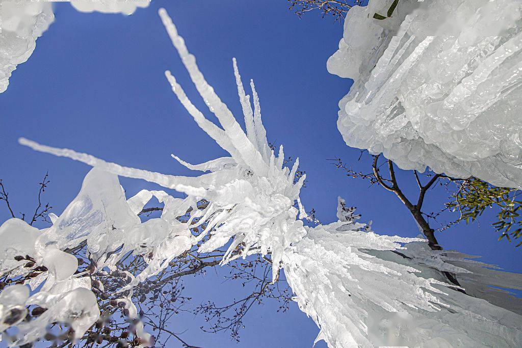 山西运城：五老峰景区呈现冰挂景观
