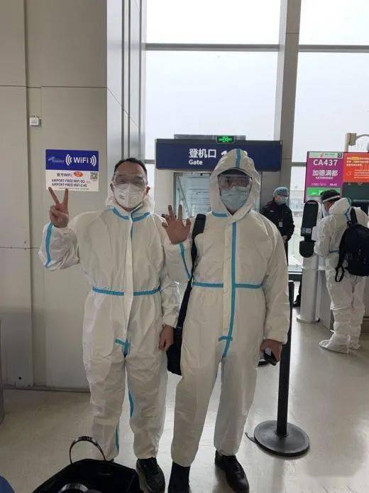 全副武装11月的国内机场,由于疫情得到有效控制,机场防护方式仅为口罩