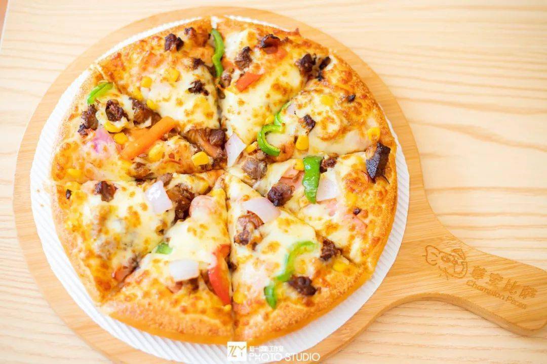 纵横披萨界19年的披萨仅凭一款产品就火遍了全国现在29元吃10寸比萨吃