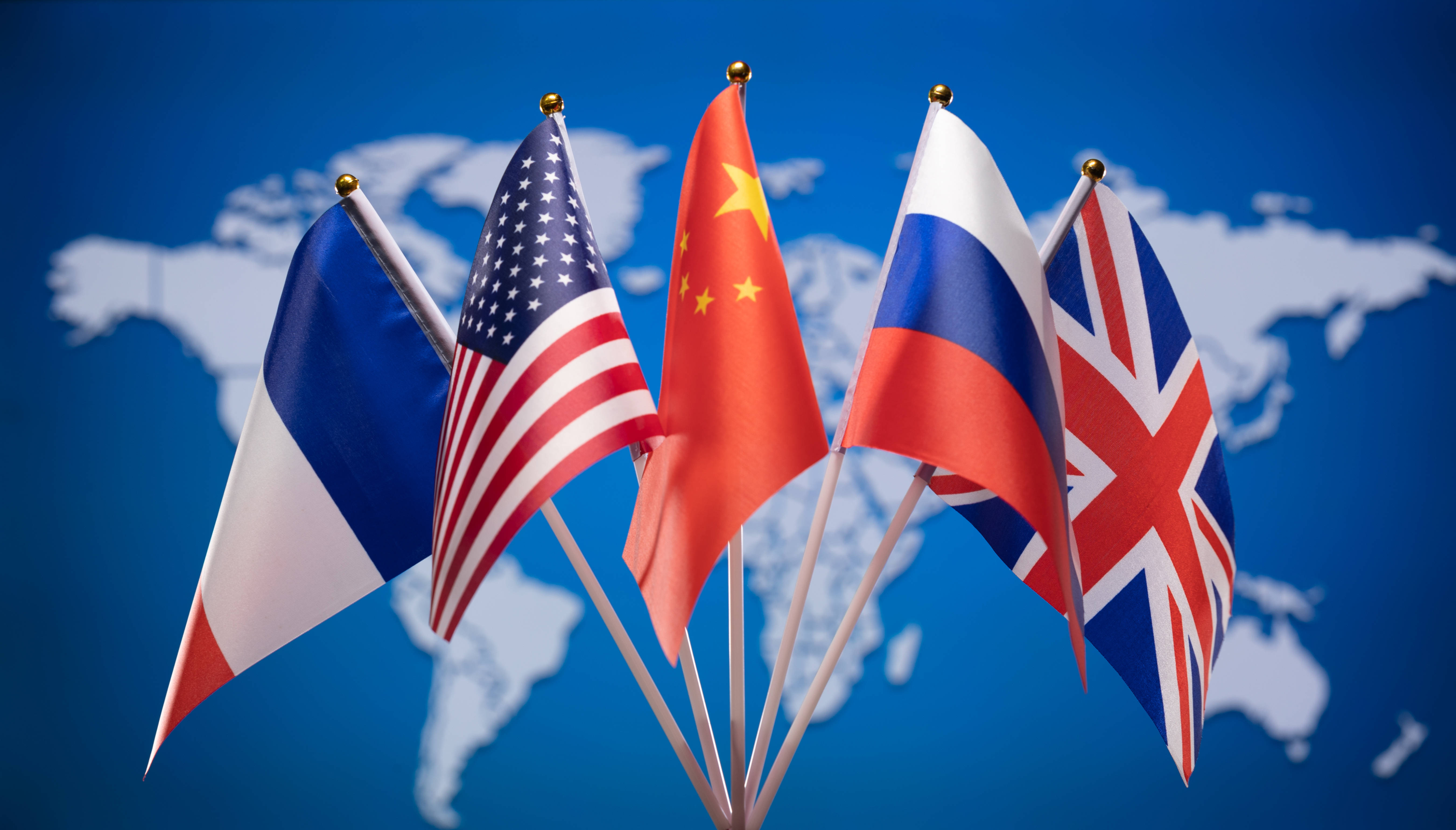 冯绍雷旧世界已老去新世界尚在构建中