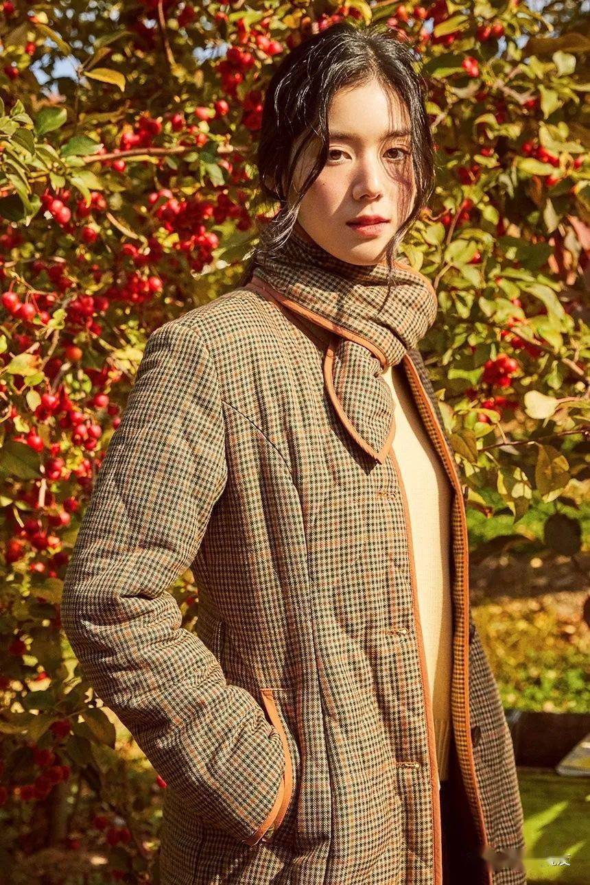 嘶被经纪人镜头下的郑恩彩秒了100遍太温柔了叭