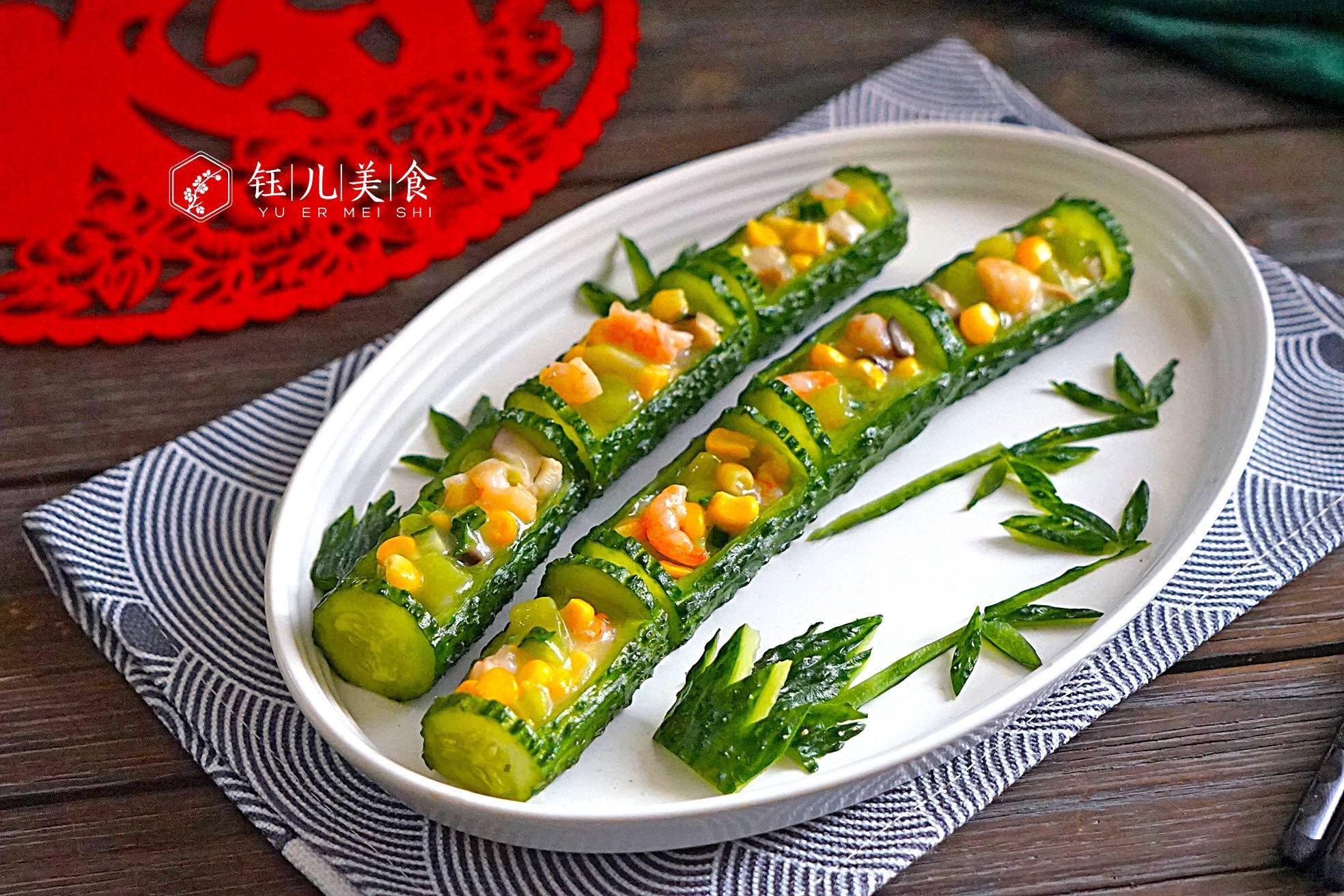 不同于我们平时吃的家常菜,它不仅要营养美味,还要讲究摆盘好看和寓意