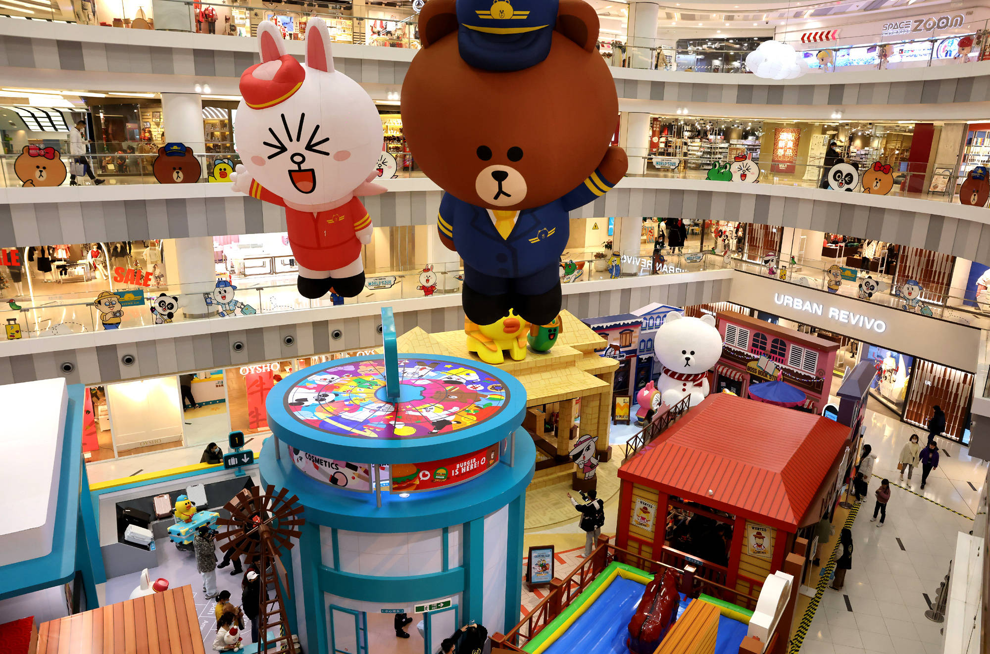 “LINE FRIENDS 世界巡回之旅”特展在上海举行