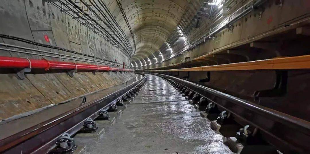 5号线工程全线设有4个铺轨基地,分别在江国路至江民路区间u型槽,三角