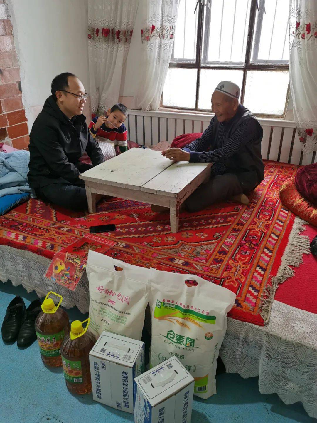 龙岩援疆走亲戚送温暖这个冬天暖暖的