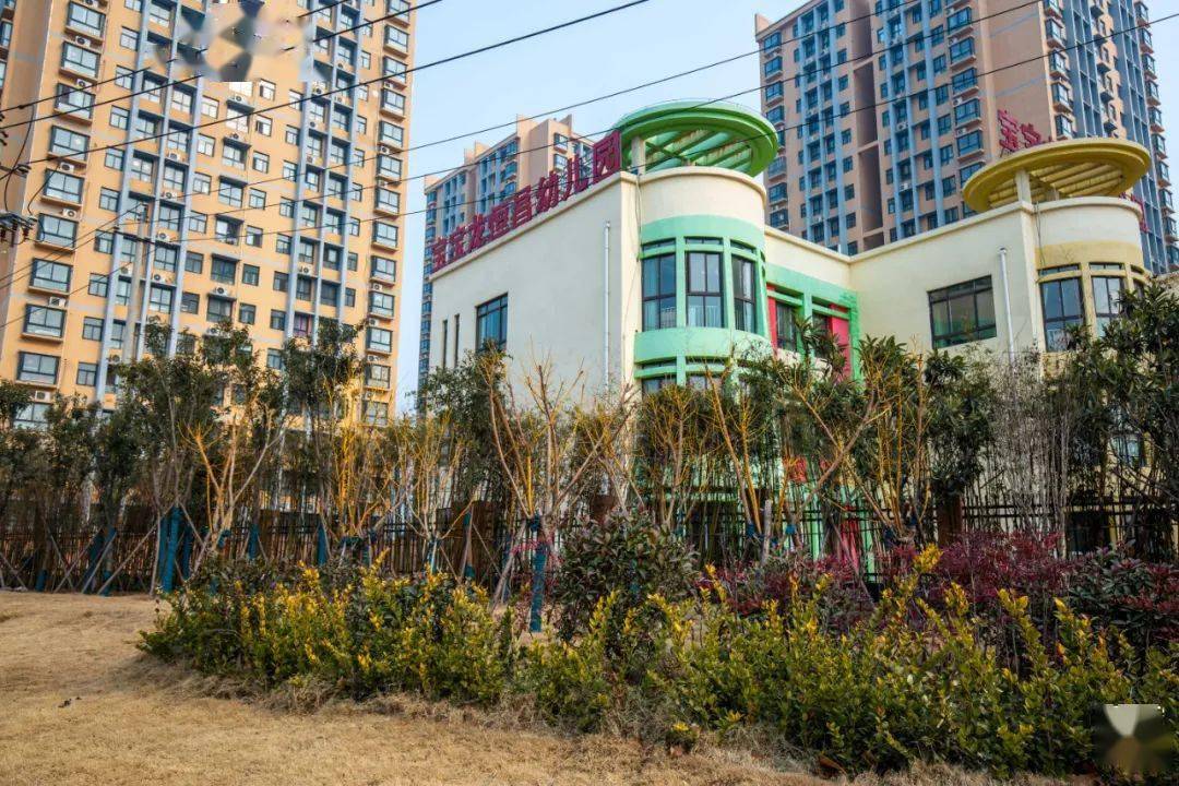 路灯等配套设施游园内设有面积5400余平方米洛龙区伊洛路恒昌家园西侧