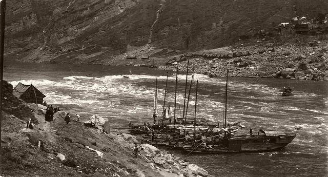 老照片1910年的长江三峡逝者如斯夫