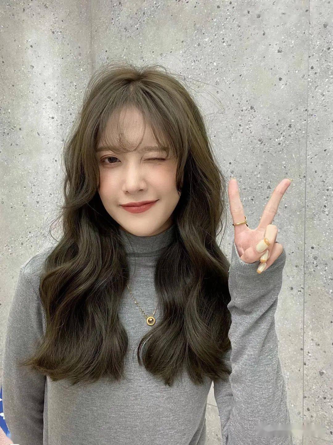 年底烫发就选"法式蛋蛋烫",减龄显气质_发型