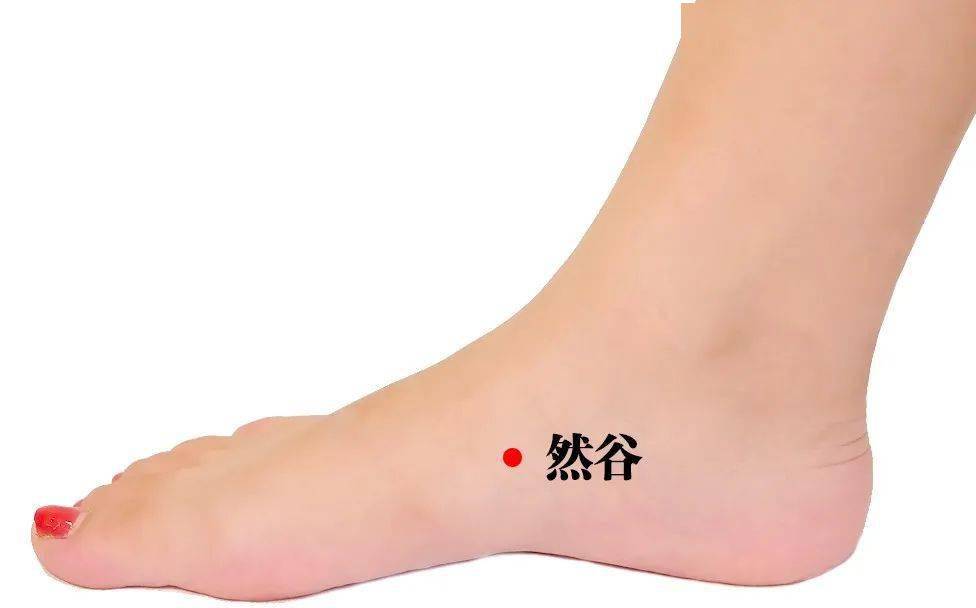 阴虚血燥者多由火旺所致,然谷穴是肾经的荥穴,属火,而肾经属水,故而它