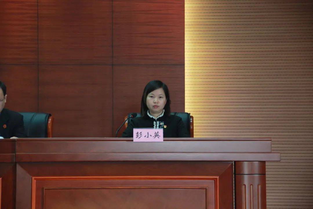 县总工会副主席彭小英宣读了《关于表彰2020年于都县劳动争议多元化解