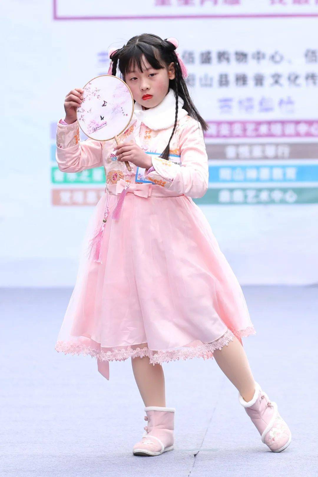 黄芷晴最佳t台表现力奖黄欣妍最具活力奖叶嘉盈最具潜力奖邓津津最佳