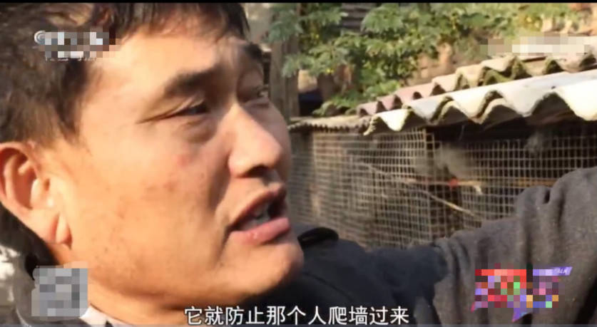 大衣哥修门遭邻居索要钱财，要求赔5万了事，网友：八辈子没见过钱了