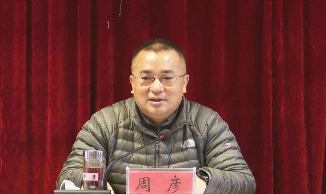 会议由县委常委,常务副县长韦普健主持.