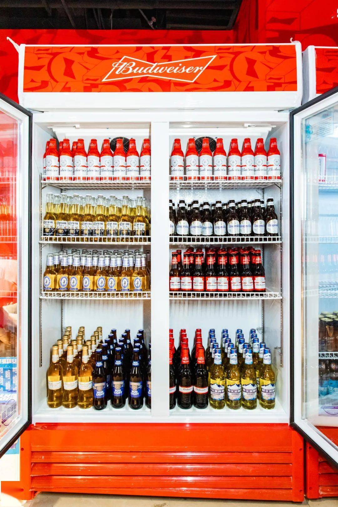 图片来源:百威//如果你还没有玩过瘾,那一定要去二楼的「百威"红"运