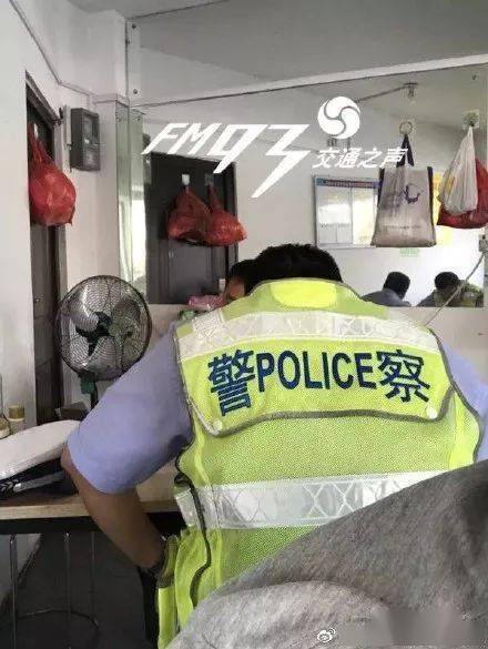 深圳交警上班时间吃早饭被举报？官方回应来了！