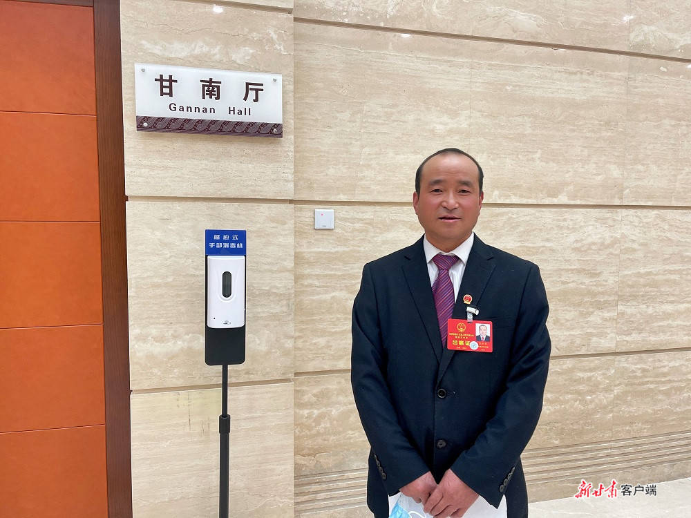 作为甘南州临潭县店子乡李岐山村的普通村民,省人大代表范世英亲眼