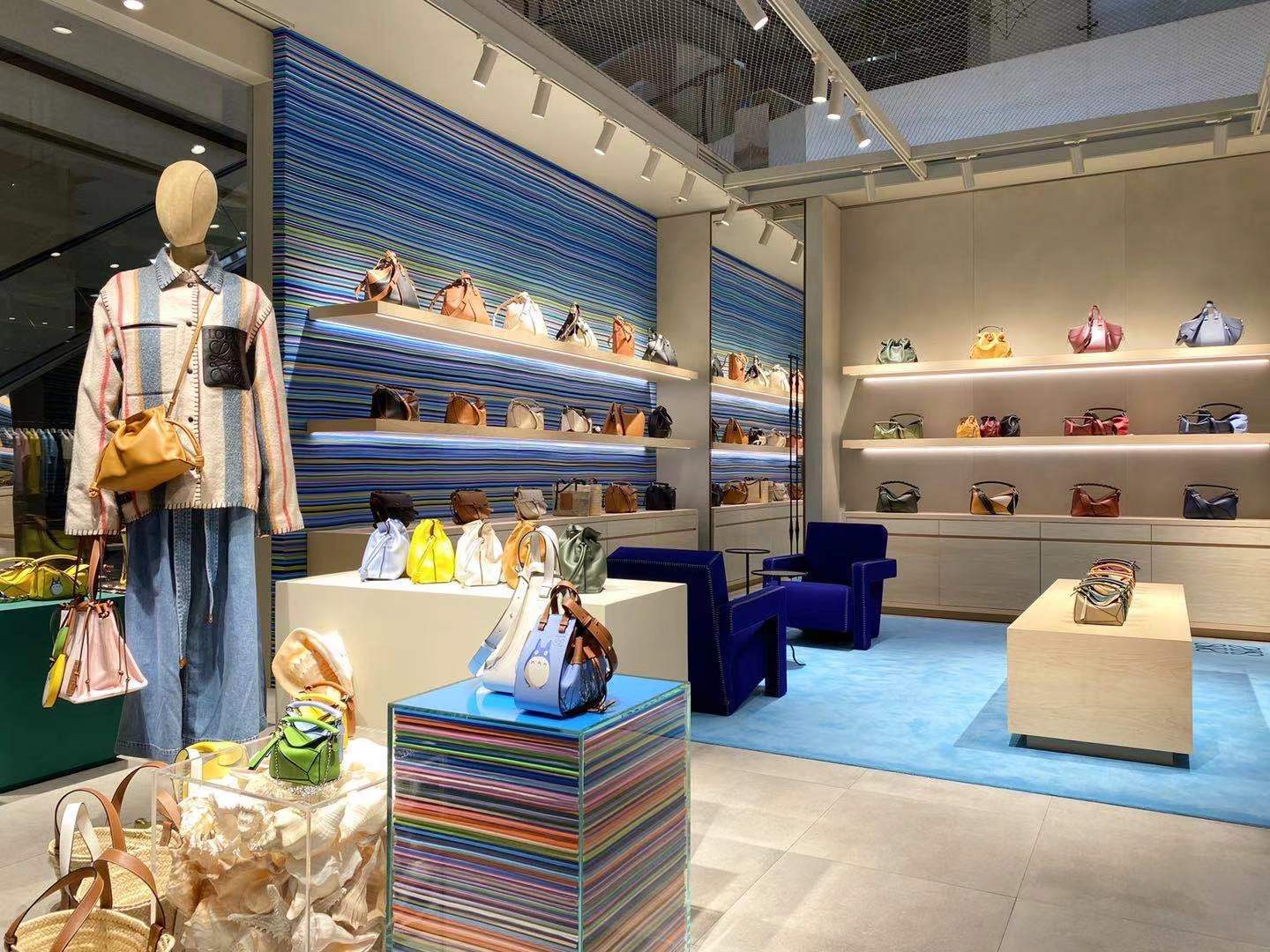 重庆独家loewe罗意威精品店在星光68广场璀璨启幕