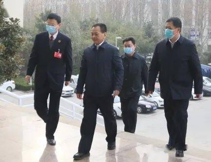 上午8点37分,在市院党组成员,政治部主任朱广胜,办公室主任崔西印的