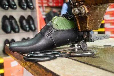 编者按皮鞋匠,俗称皮匠,鞋匠,新做或修补鞋子:皮鞋,布鞋,胶鞋,套鞋