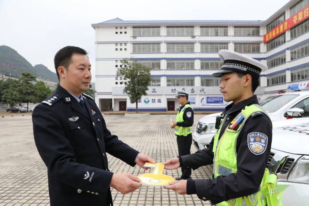 政委黄猛出席警务用车发放仪式,仪式由平果市公安局党委委员,副局长陆