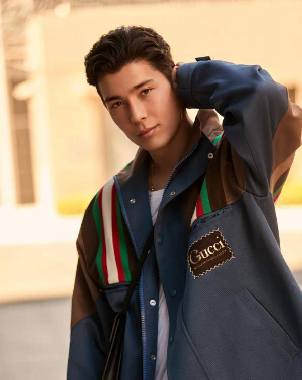 热点| 李嗣镕签海牙破圈登热搜,网友:帅到可以原谅国足!