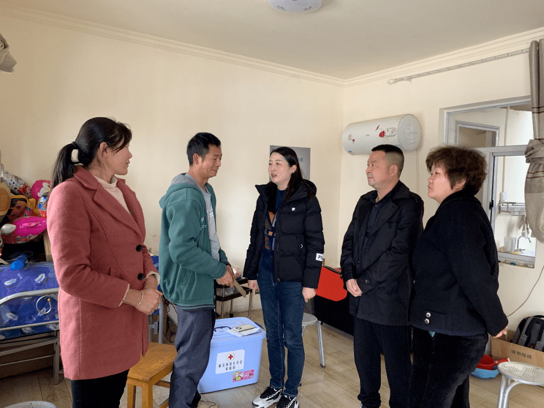 副市长魏妮娅看望慰问丽江首例人体器官捐献者家属