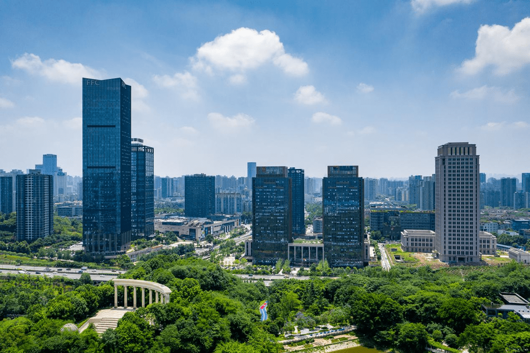 连续三个季度重庆第一两江新区直管区国内生产总值增速跑赢全市平均值