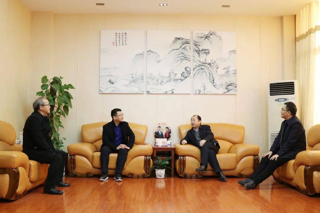 县委常委组织部长陈奇勇走访慰问市直接联系人才杨刚华