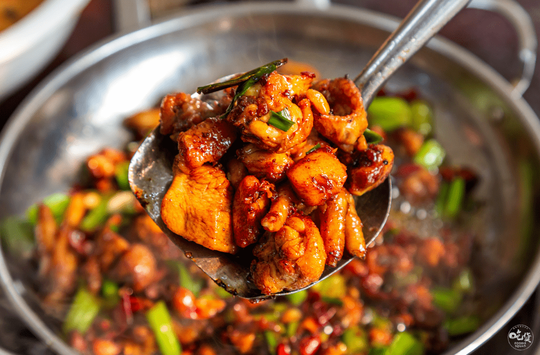 王府干炒鸡 ■问过不少在襄阳王府附近生活过的小伙伴,都吃过她家