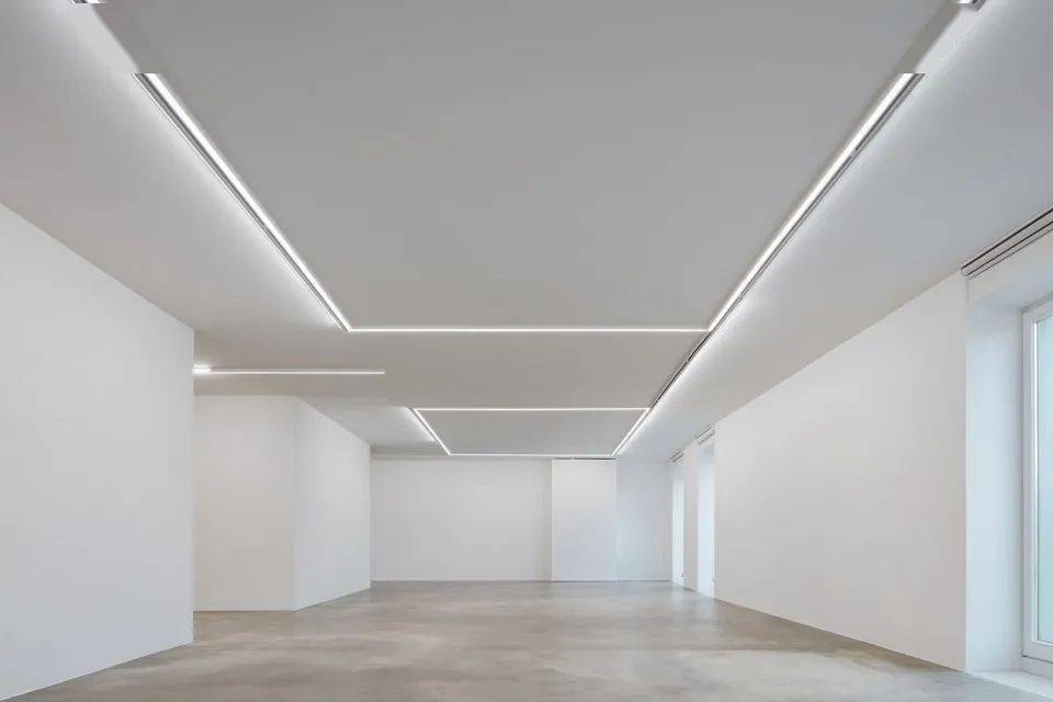 纯白艺术空间miroslavkubík画廊michalmoty00ka