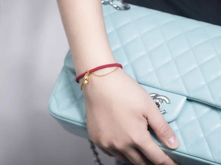 明星的开运大法新年必备开运红绳牛转钱坤戴福前行牛气冲天