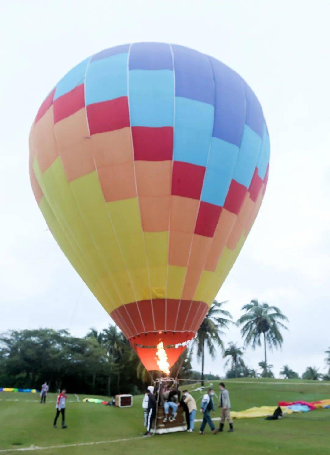 嘉年华系列报道之欢乐大巡游多元欢乐彩绘博鳌一龄之家vip贵宾会员