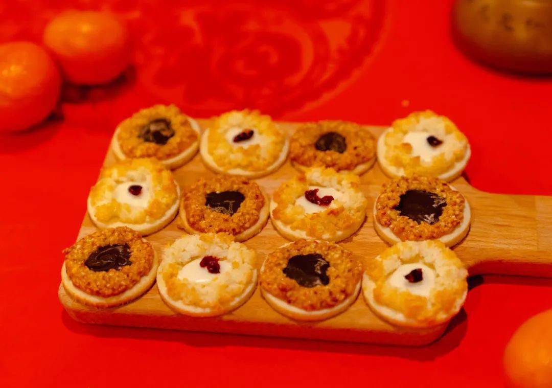 牛年开门红! 快收下这盒红红火火的手作中式点心礼盒, 好吃又有年味!