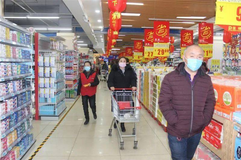 专题报道 怀仁市各大商超 市场已进入 春节模式 处处透着火红的年味儿 图文 年货