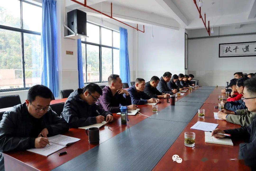 凤庆县第一中学召开援凤教师座谈会