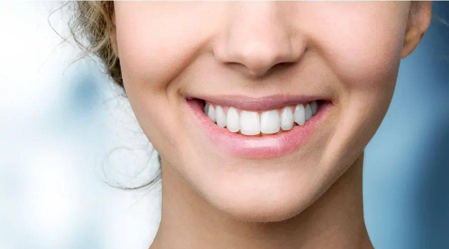 快看,5 个变白小技巧_牙齿