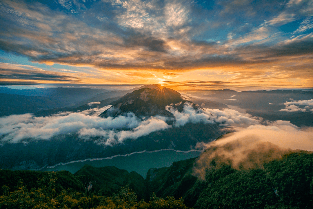 俯瞰10元人民币背后的风景三峡之巅景区门票优惠活动来袭